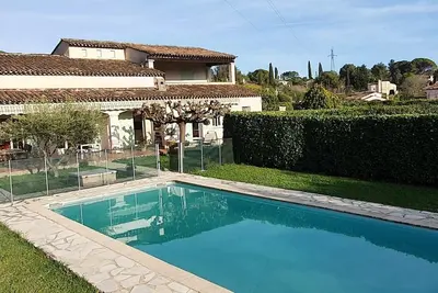 Image de Villa 3 ch 400 m du centre 170 m2 jardin clos et plat 2000m2 piscine privée sécu