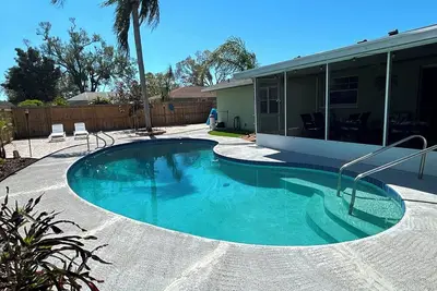 Image de Enjoy a vacation at The Turtle Nest! Private heated pool! Large dogs welcome!