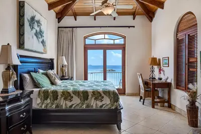 Image de 4 Master Suites with King Beds. Exceptional Views. 5 minutes to Cruz Bay.
