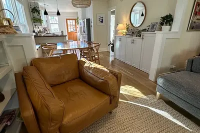 Image de Bright and Charming Park Hill Bungalow\n