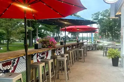 Image de The Jetty Upper Rooms Getaway on Croton Dam Pond.