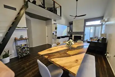 Image de Many amenities nearby and in a peaceful location.