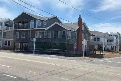 Image de Full Cottage in Bethany Beach - Directly across from the beach entrance!