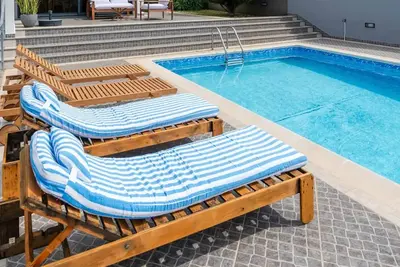 Luxury Haven: Heated Pool, Ac & Sun \n