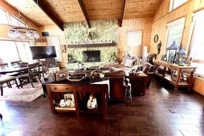 Image de A Mountain Lodge Experience in the Pines and Aspens of Flagstaff! \n