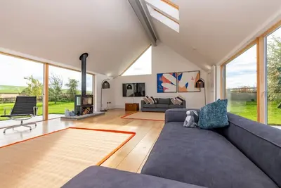 Image de Idyllic lodge with wood burner