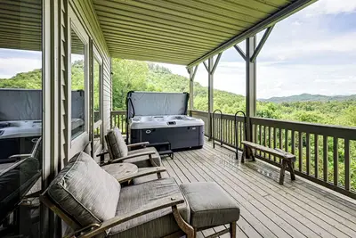 Image de Hot Tub & Water Views: Lake Glenville Home!