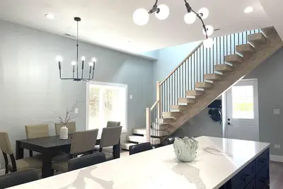 Image de New  house with pickle ball court  game room 5 min  Bass Lake Knox Indiana!