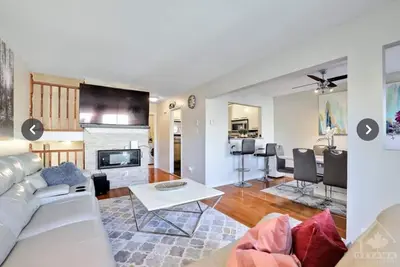 Image de Fully furnished bedroom in a cozy, modular home.