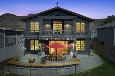 Image de Columbia river waterfront in Sunland minutes from the Gorge Amphitheatre.