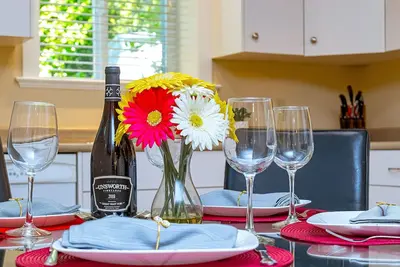 Image de Tu Casa - Your Home Away From Home. Central location close to all amenities.