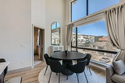 Image de Brand New Penthouse, Central Location, 5 Star accommodations!