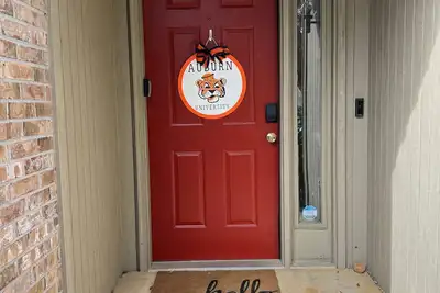 Image de Spacious townhouse with outdoor patio, 5 minutes to campus!