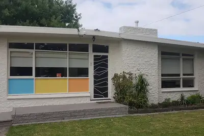 Image de Mid Century 60's beach house close to beach