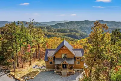 Image de Mountain Views, Barrel Sauna, Hot Tub, 3 King Suites, Game Room, Pool