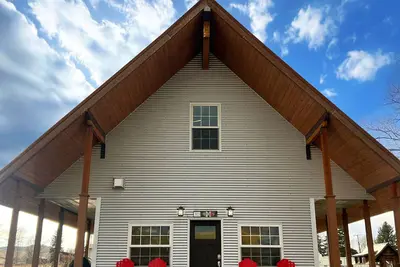 Image de Beautiful Cottage Next Door to Bozeman Hot Springs - Welcome to Wee Tiny Town!