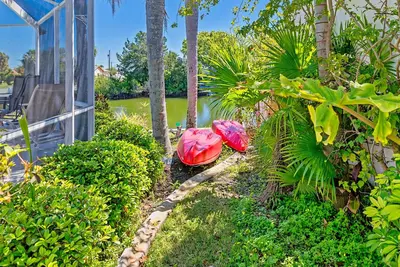 Image de 3 Bedroom 2 Bath  heated pool home w/table tennis