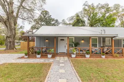 Image de Cozy Duplex Retreat - Beaches, Hospital, Dining