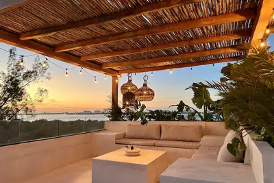 Extraordinary Penthouse With Private Rooftop & Sunset Views