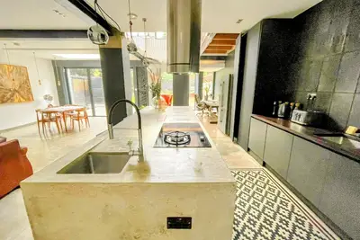 Image de 7 Bed House - Sleeps 26 - Parking - Wifi - Garden
