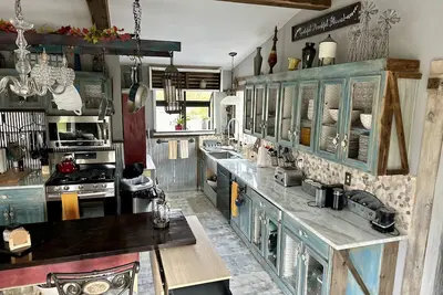 Image de The Brupoppy Farm & Stay is farm located in the heart of Boston Heights Ohio.