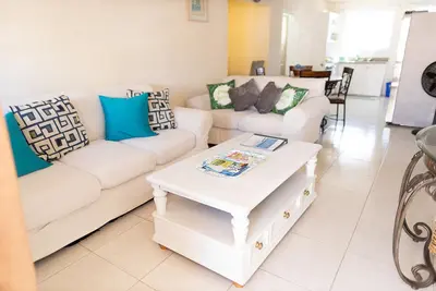 Image de 2 Br Condo with Pool, jacuzzi and beach across the street. 5 star reviews bnb🏝️