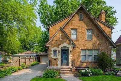 Image de -Brick House Charm - 4 br, 3 bath