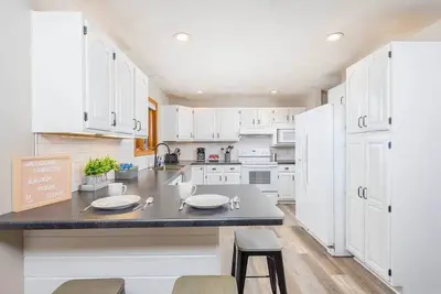 -Easy Eastowne Living  - 3 Br