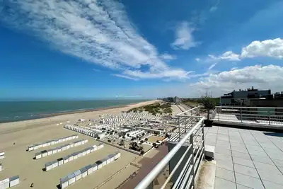 Image de Superbe Penthouse front de mer 90 M2 et 90 M2 de terrasse 2 garages <<<2 ch 2 sb