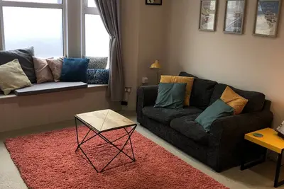 Cosy, bright hilltop apartment