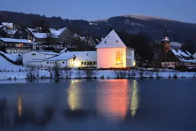 Image de Retraite moderne au bord du lac