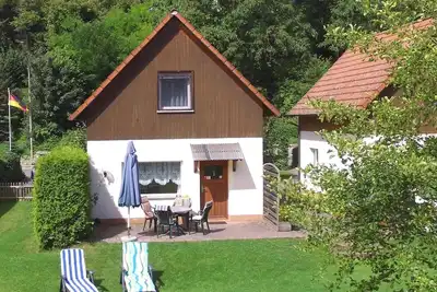 Image de Ferienhaus mit Terrasse und groĂźem Garten