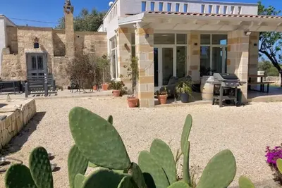 Image de Villa im Grünen mit Meerblick 6min Strand & Stadt