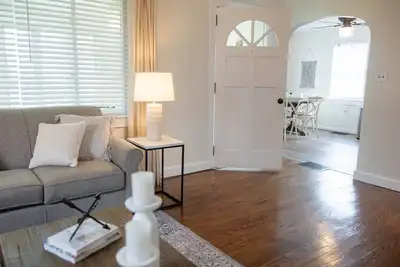 Image de The Yellow House :Buggies Clip-Clop By