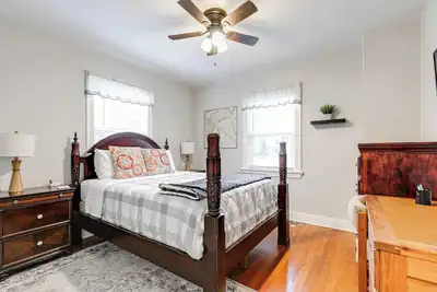 Image de Richmond Oasis: Fire Pit, Fenced & Free Parking 2b