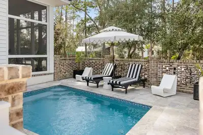 Image de Poolside Privacy & Dining Under the Stars