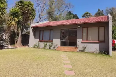 Image de Beautiful rose garden cottage with pool n braai. Pet Friendly!