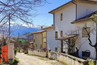 Image de Cozy apartment with private garden and parking in L'Aquila