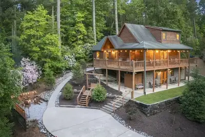 Image de Hilltop Haven | Secluded Rustic Cabin w/ Game Room
