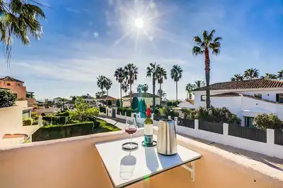 Image de 107. Exclusive Apartment With Huge Terrace & Views in Elviria, Marbella