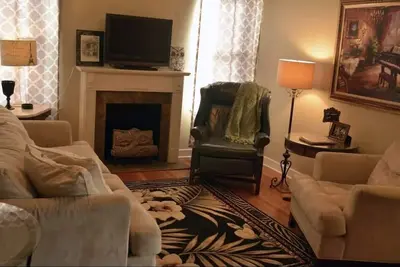 Image de Garden Cottage in the city. Pet friendly!