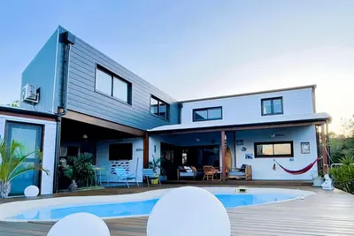 Image de \"The Endless Summer\" Caze - Villa 4* - 5 chambres - Piscine - Cuisine extérieure