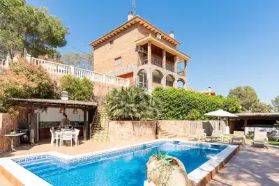 Image de Charmante Villa Del Cel avec piscine chauffée et cuisine extérieure