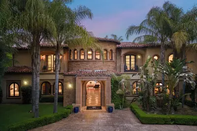 Image de Serano Estate - Elegant Mediterranean Estate in the heart of Tarzana