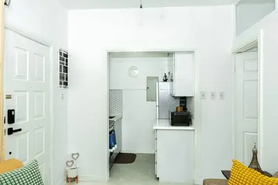 Cozy 1 bedroom Apartment in Kingston. 4 guests -1 bed/1 bath, w/pullout sofa bed