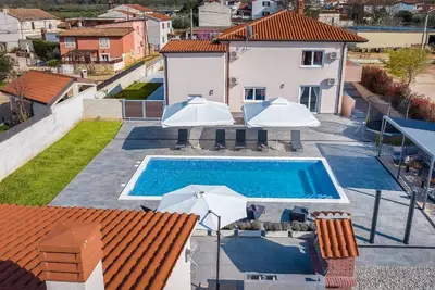 Image de Maison de vacances pour 12 personnes env. 300 qmà Valbandon, Istrie (Istrische Riviera)