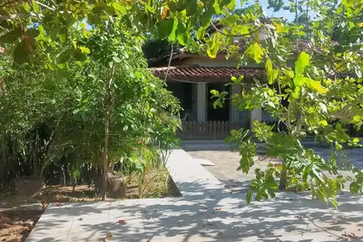 Image de Cozy vacation home surrounded by greenery a few steps from the sea