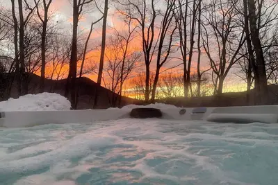 Image de Classic Ski Chalet on Black Mountain