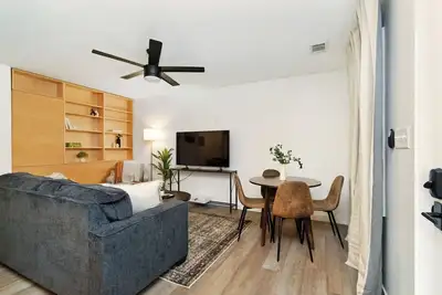 Image de Chic & Cozy Condo in Manhattan – Free Parking!