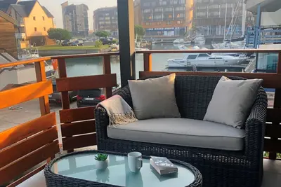 Image de Charmante marina tout confort, vue sur les bâteaux